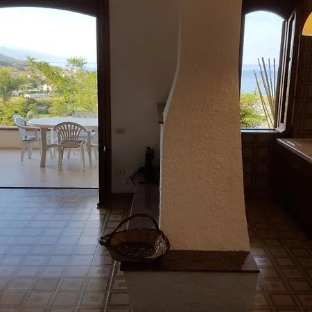 Lucia: Bilocale Con Splendido Terrazzo Vista Mare Daire *